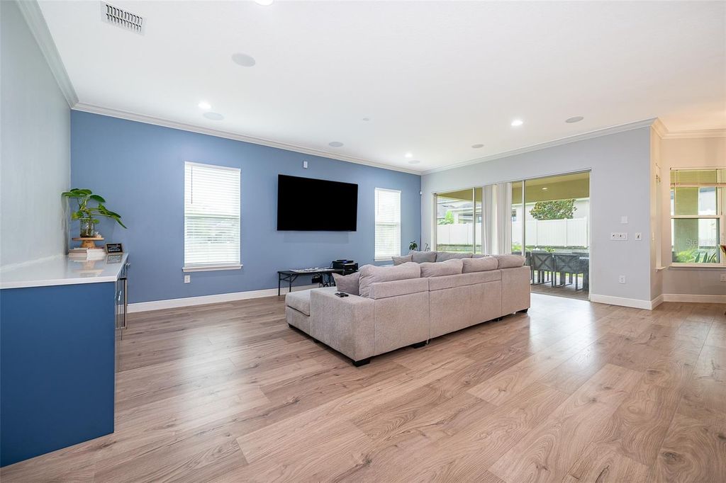 Image 18 of property listing at 15506 HONEY MANDARIN WAY, Winter Garden, FL 34787