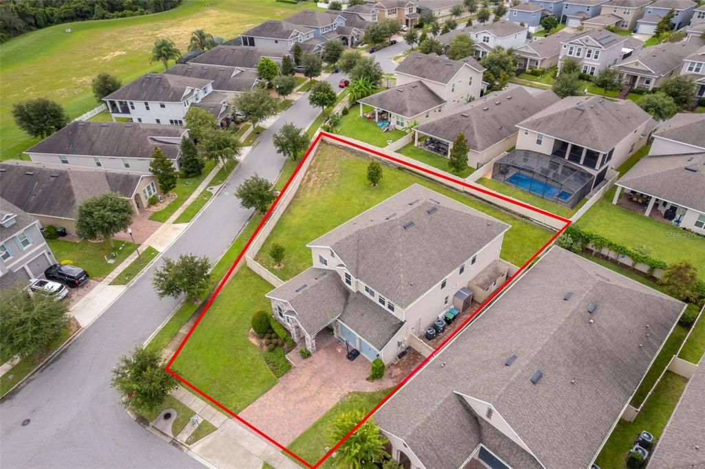 Image 3 of property listing at 15506 HONEY MANDARIN WAY, Winter Garden, FL 34787