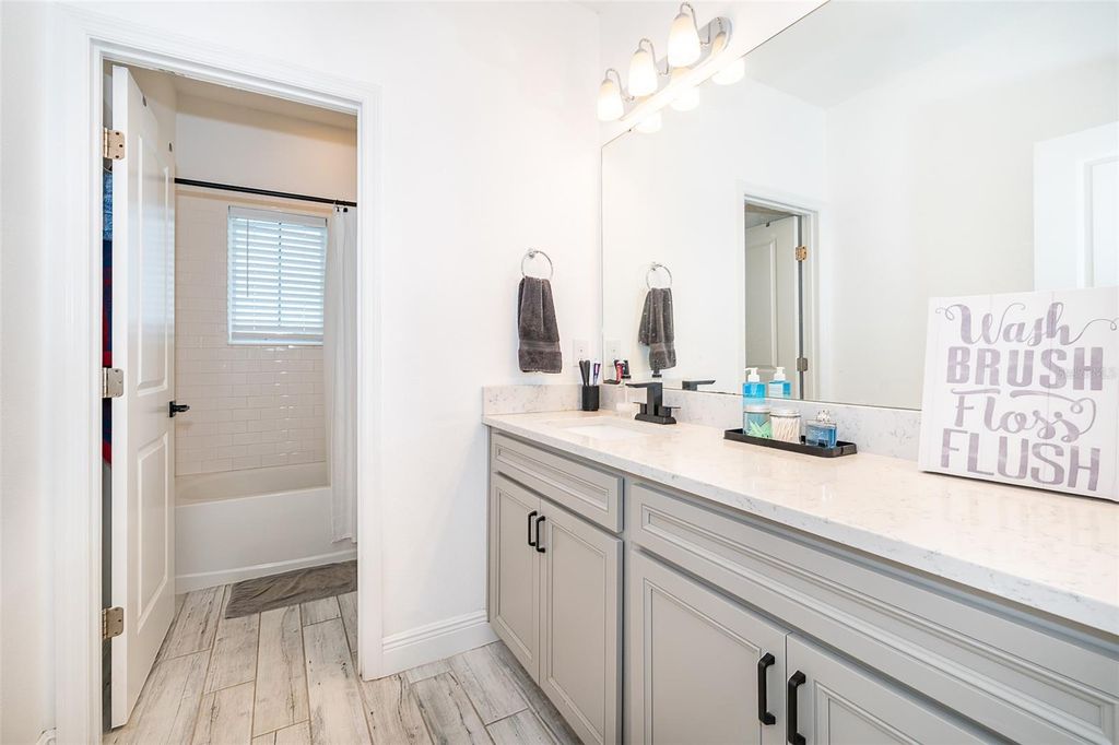 Image 28 of property listing at 15506 HONEY MANDARIN WAY, Winter Garden, FL 34787