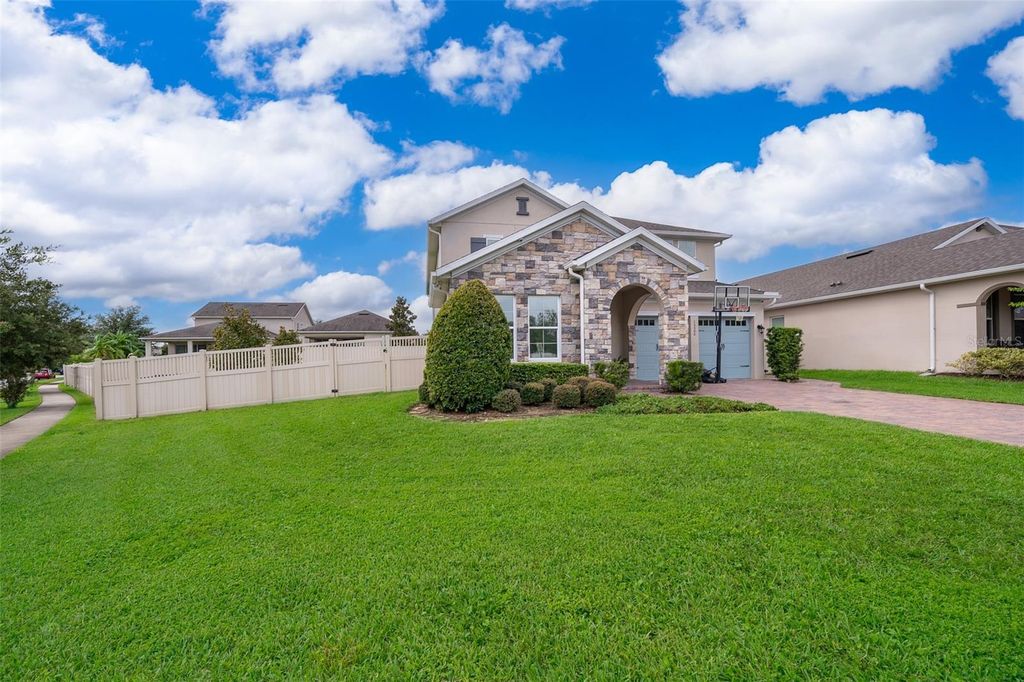 Image 4 of property listing at 15506 HONEY MANDARIN WAY, Winter Garden, FL 34787