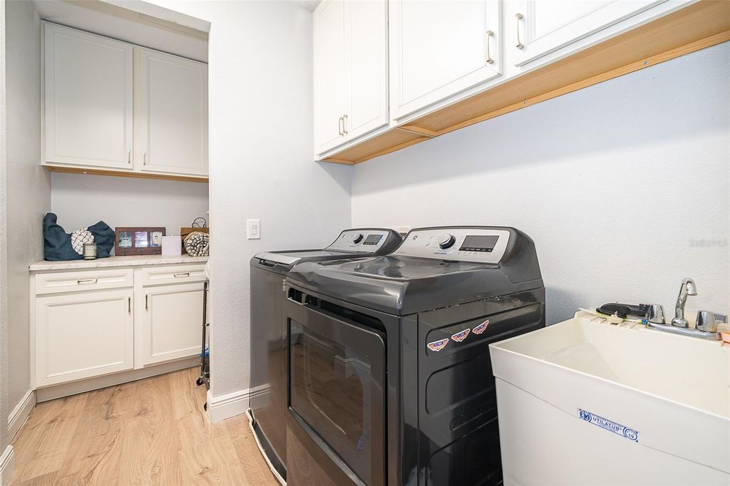 Image 31 of property listing at 15506 HONEY MANDARIN WAY, Winter Garden, FL 34787