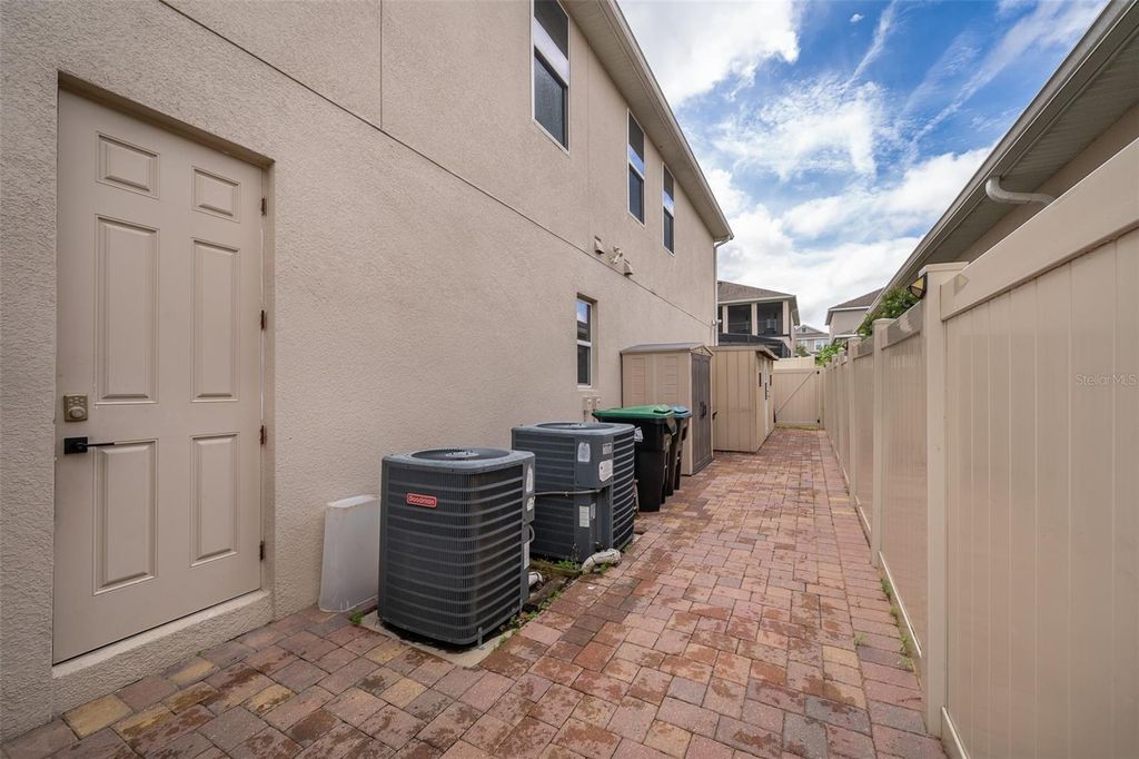 Image 43 of property listing at 15506 HONEY MANDARIN WAY, Winter Garden, FL 34787