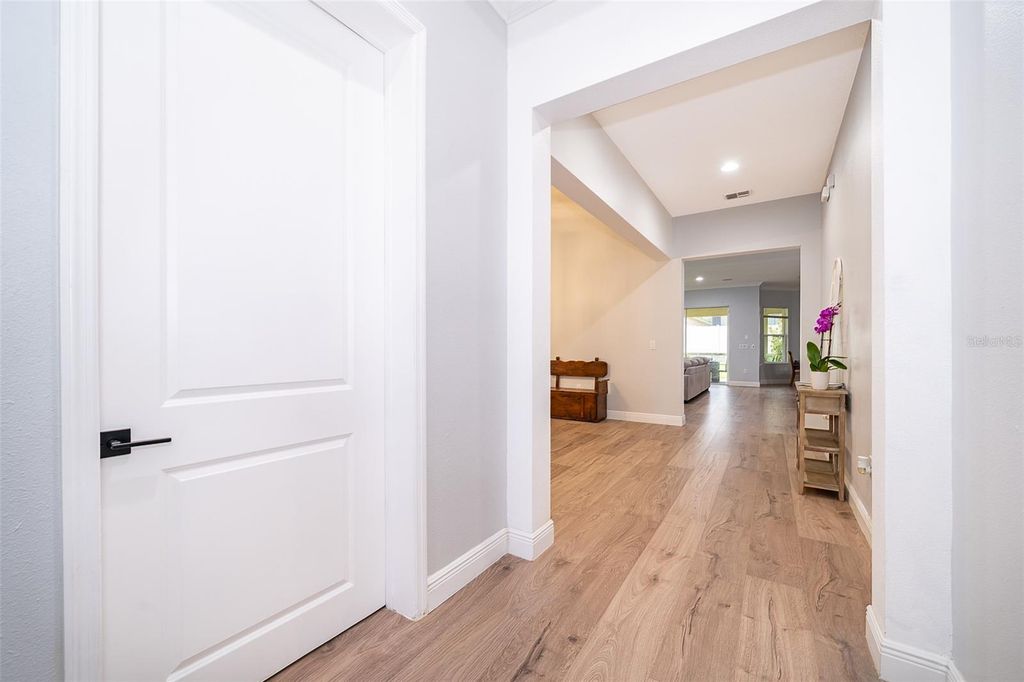 Image 8 of property listing at 15506 HONEY MANDARIN WAY, Winter Garden, FL 34787