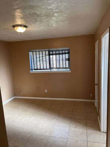 4751 E Ridge Creek Drive, Houston, TX 77053