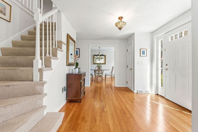 14 Lancelot Ln, Mansfield, MA 02048