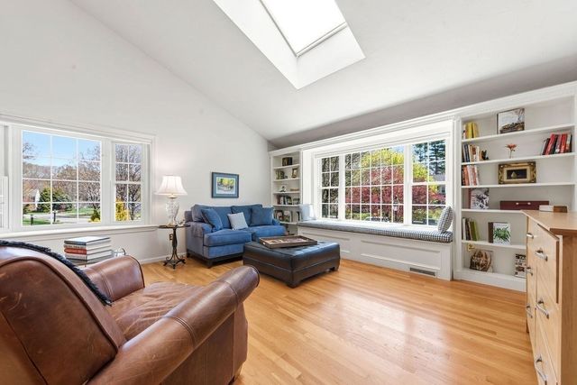 14 Lancelot Ln, Mansfield, MA 02048