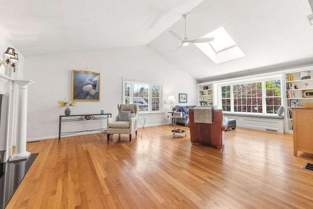 14 Lancelot Ln, Mansfield, MA 02048