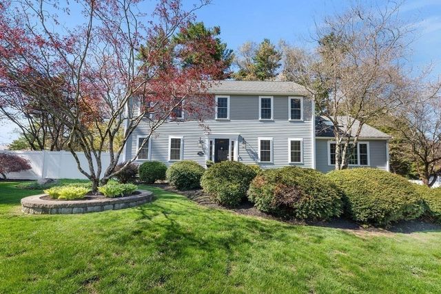 14 Lancelot Ln, Mansfield, MA 02048