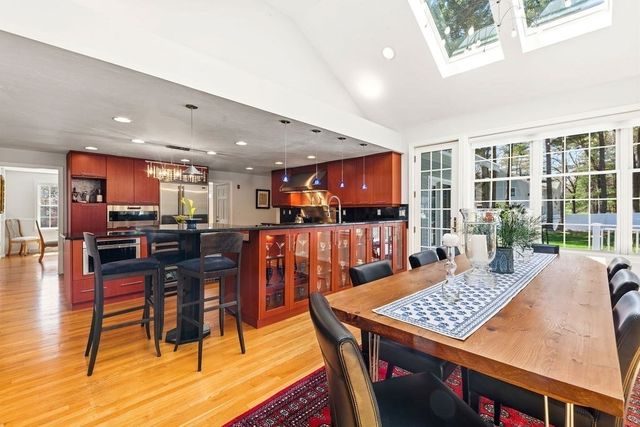 14 Lancelot Ln, Mansfield, MA 02048