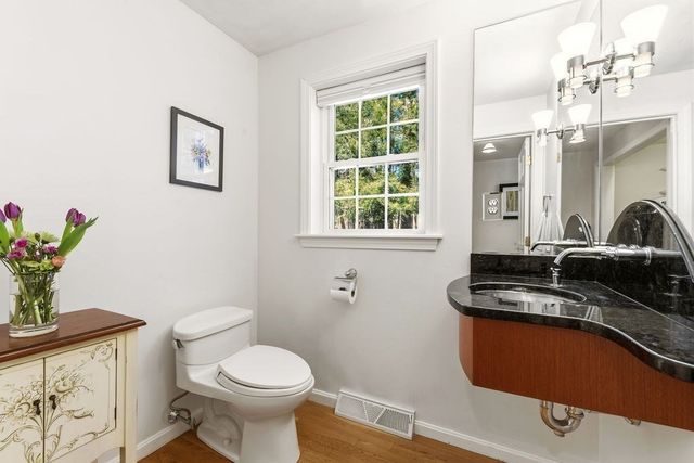 14 Lancelot Ln, Mansfield, MA 02048