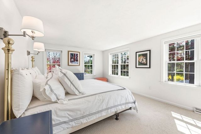 14 Lancelot Ln, Mansfield, MA 02048