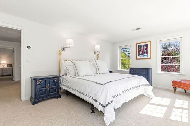 14 Lancelot Ln, Mansfield, MA 02048