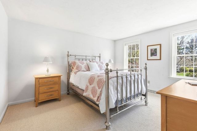 14 Lancelot Ln, Mansfield, MA 02048