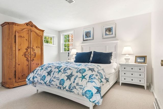 14 Lancelot Ln, Mansfield, MA 02048