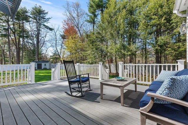 14 Lancelot Ln, Mansfield, MA 02048