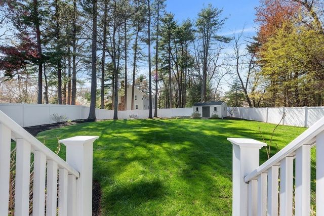 14 Lancelot Ln, Mansfield, MA 02048