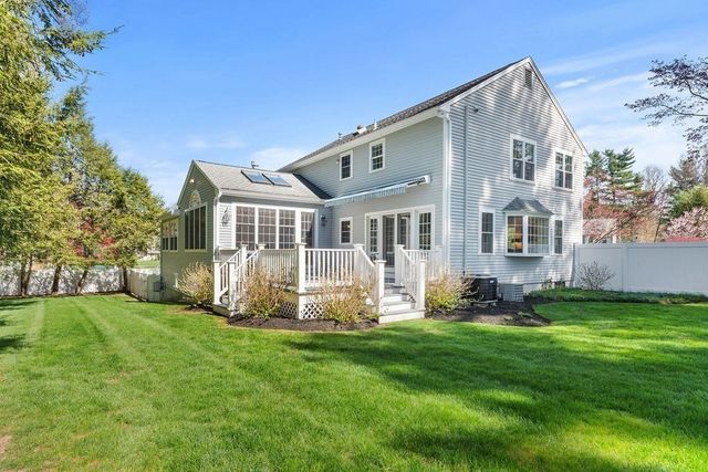 14 Lancelot Ln, Mansfield, MA 02048