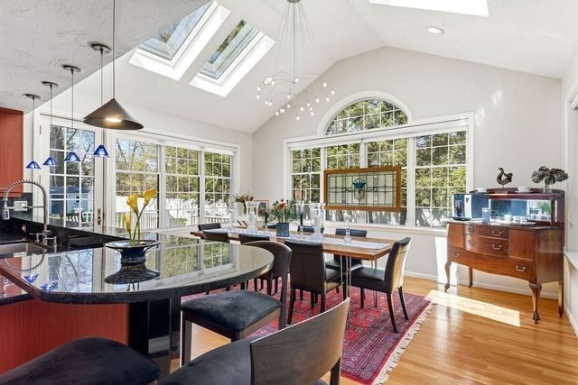 14 Lancelot Ln, Mansfield, MA 02048