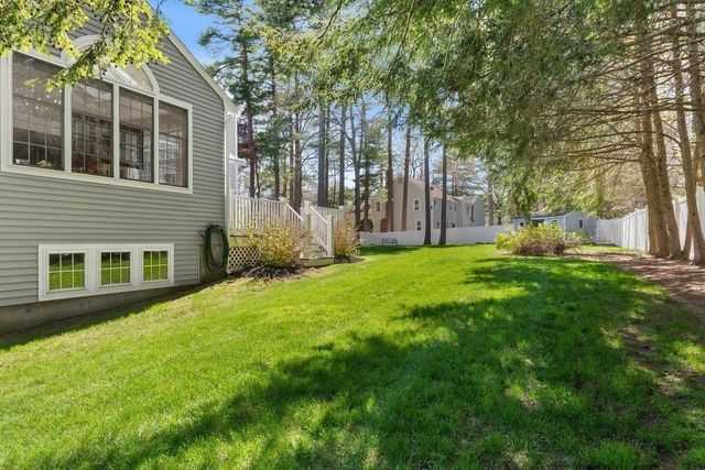 14 Lancelot Ln, Mansfield, MA 02048
