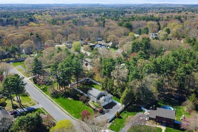 14 Lancelot Ln, Mansfield, MA 02048