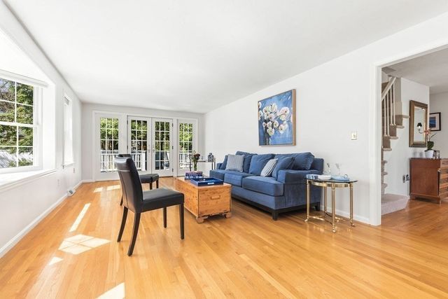 14 Lancelot Ln, Mansfield, MA 02048