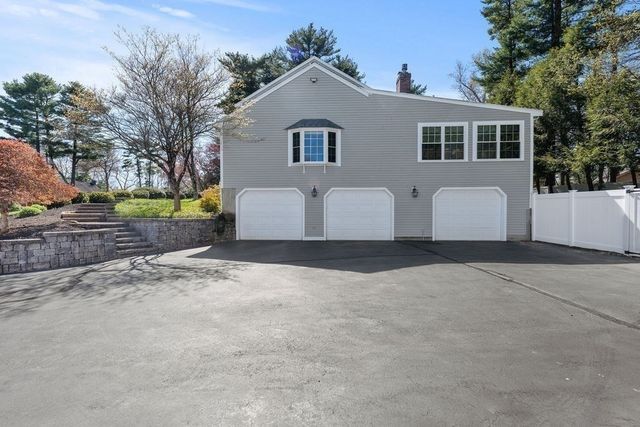 14 Lancelot Ln, Mansfield, MA 02048