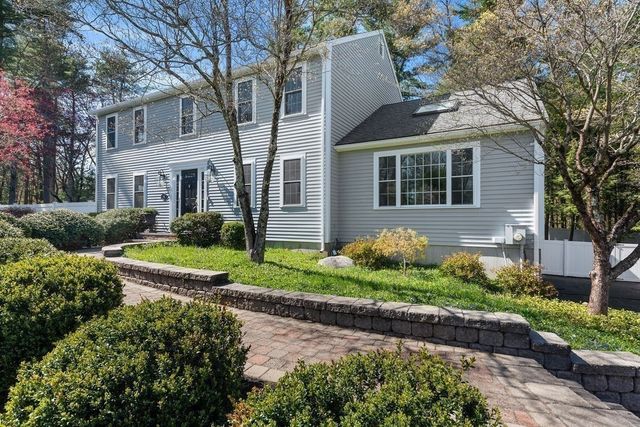14 Lancelot Ln, Mansfield, MA 02048