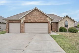 879 E Baracuda Drive, Nixa, MO 65714