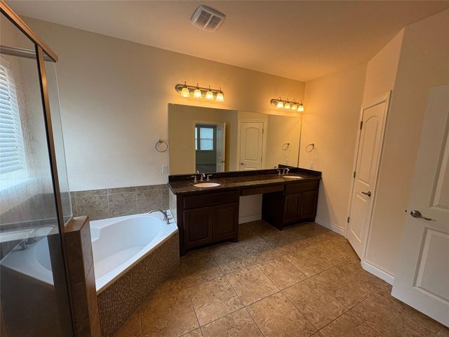 3900 Crispin Hall LN, Pflugerville, TX 78660