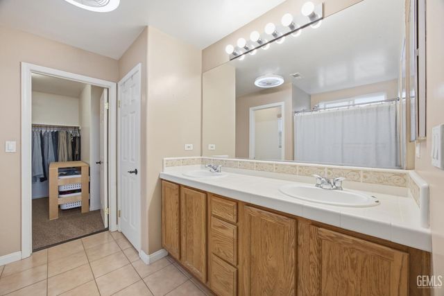 12808 Yankton Court, Bakersfield, CA 93312