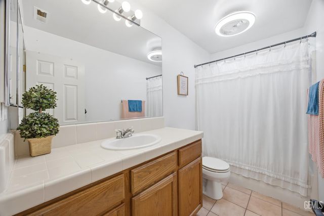 12808 Yankton Court, Bakersfield, CA 93312