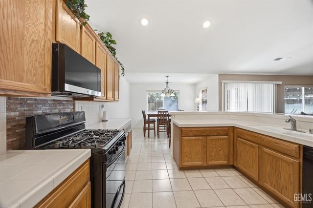 12808 Yankton Court, Bakersfield, CA 93312