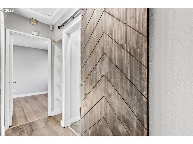 9926 N LOMBARD St, Portland, OR 97203