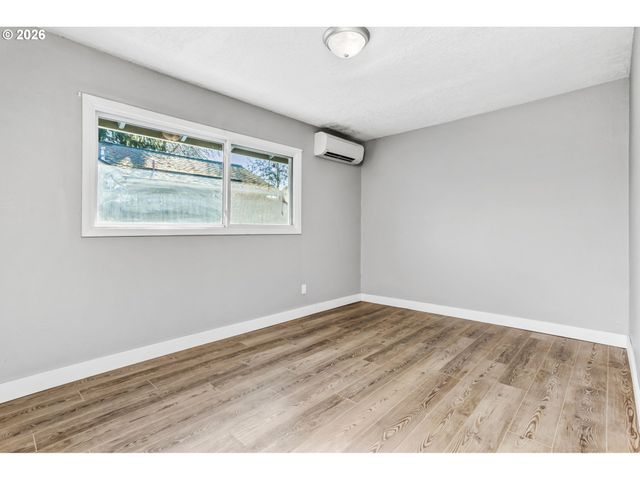 9926 N LOMBARD St, Portland, OR 97203