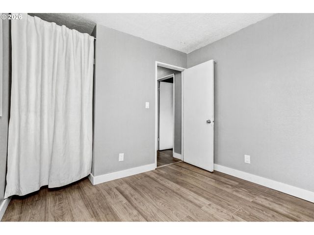 9926 N LOMBARD St, Portland, OR 97203