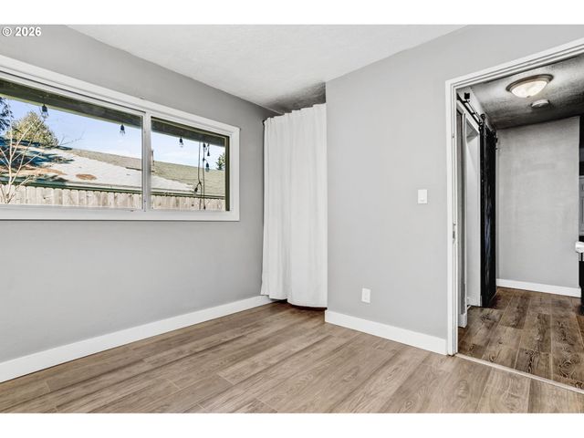 9926 N LOMBARD St, Portland, OR 97203