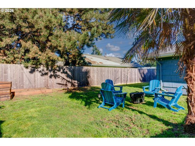 9926 N LOMBARD St, Portland, OR 97203