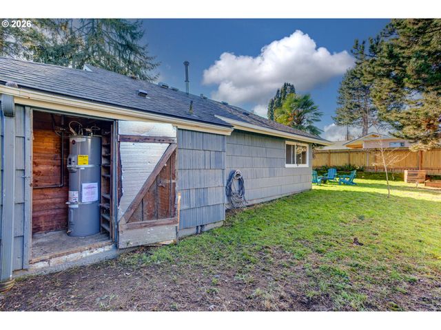 9926 N LOMBARD St, Portland, OR 97203