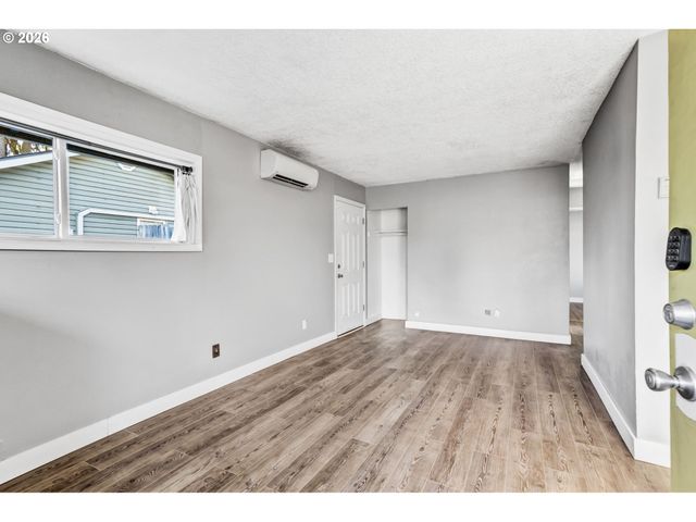 9926 N LOMBARD St, Portland, OR 97203