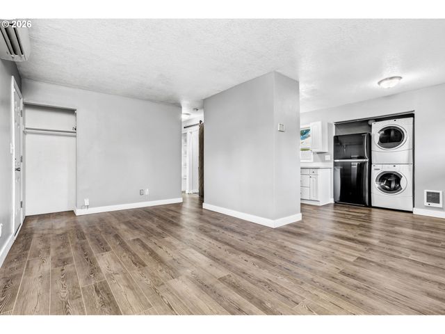 9926 N LOMBARD St, Portland, OR 97203