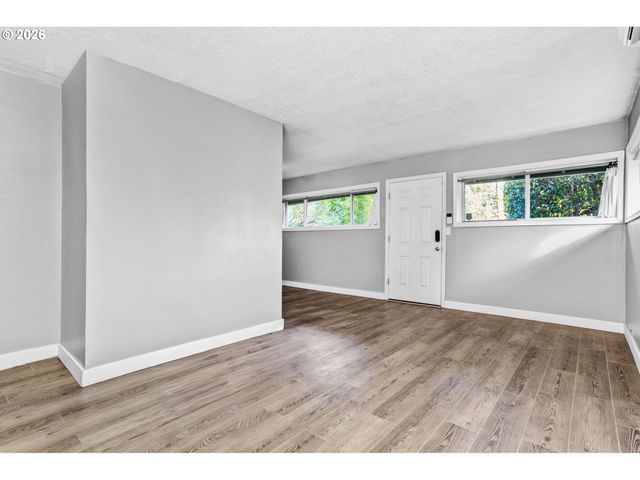9926 N LOMBARD St, Portland, OR 97203