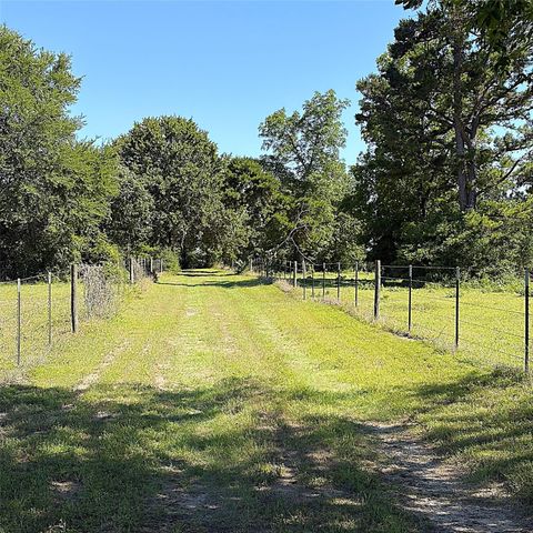 9678 E State Highway 7 E, Centerville, TX 75833