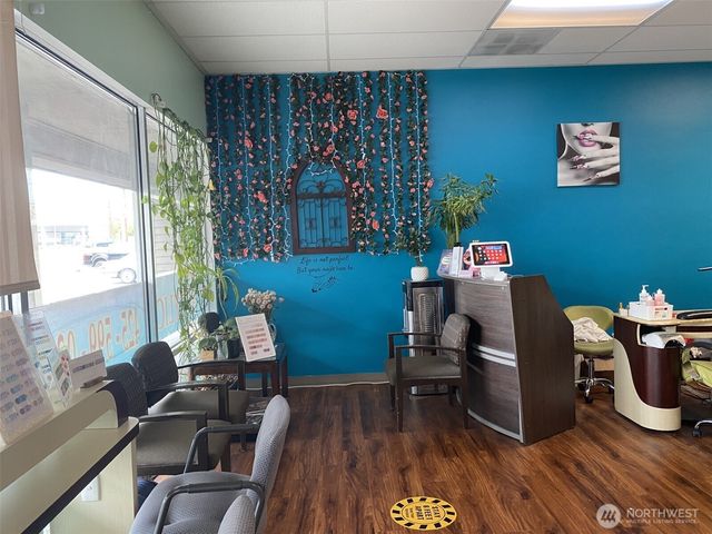 14007 Highway 99 #F, Lynnwood, WA 98087