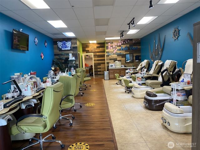 14007 Highway 99 #F, Lynnwood, WA 98087