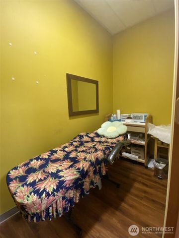 14007 Highway 99 #F, Lynnwood, WA 98087