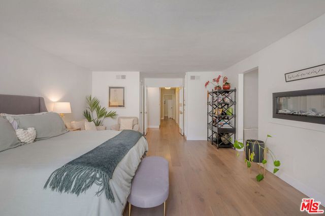 18360 Lake Encino Drive, Encino, CA 91316