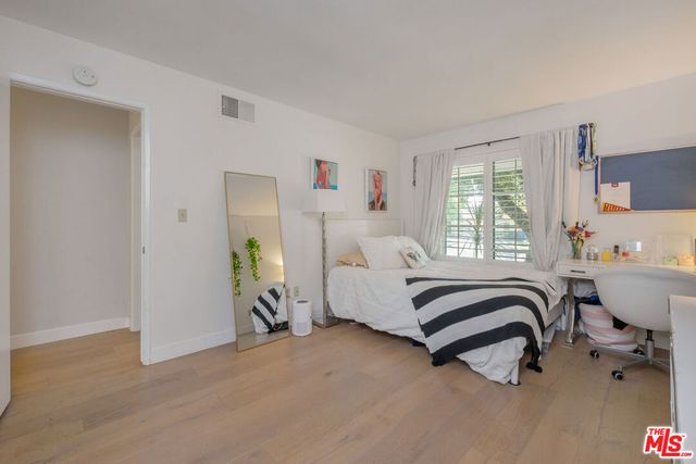 18360 Lake Encino Drive, Encino, CA 91316