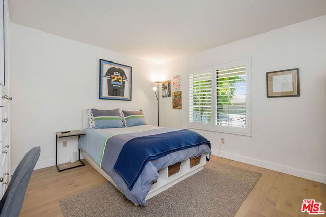 18360 Lake Encino Drive, Encino, CA 91316