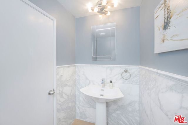 18360 Lake Encino Drive, Encino, CA 91316