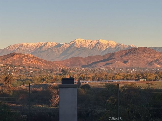 5813 Old Ranch, Riverside, CA 92504